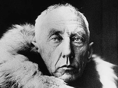 Større utstilling på Rådhusplassen angående Roald Amundsens 150-årsfeiring